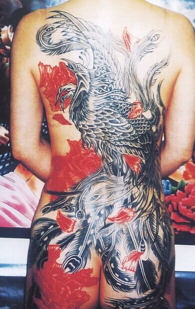 百鸟之首 满背的凤凰纹身