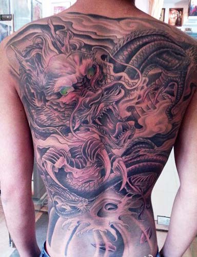 象征中华名族精神的龙纹身