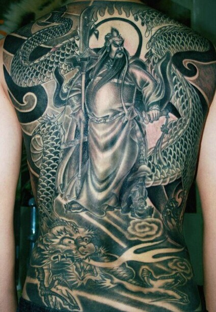 满背帅气的关二爷纹身