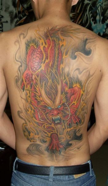 凶猛的上古神物 满背麒麟纹身