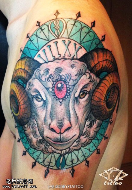 手臂彩色个性羚羊纹身图片