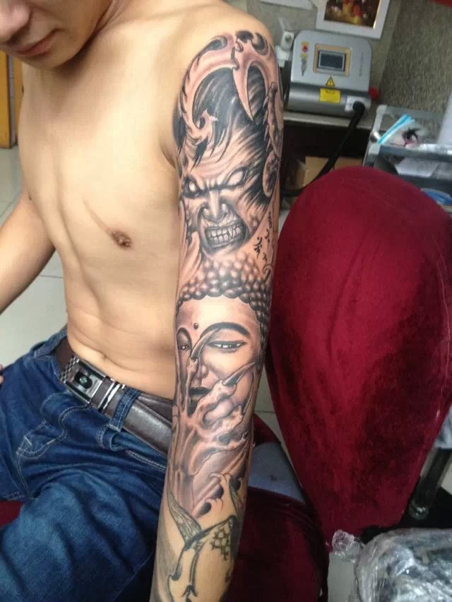 非常有个性的花臂纹身