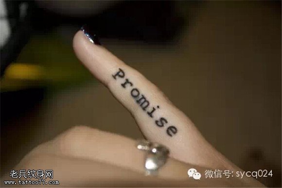 超模的最爱！美女与纹身——手指上的艺术