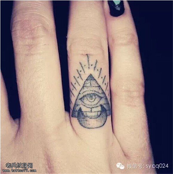 超模的最爱！美女与纹身——手指上的艺术