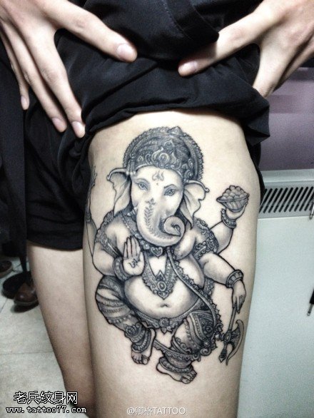 腿部黑灰象神纹身图片