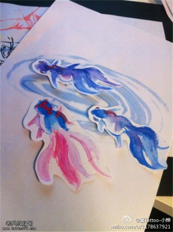 彩色水墨金鱼纹身手稿图片