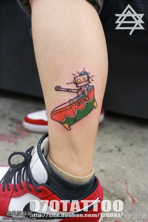 腿部洗澡可爱机器人纹身图案