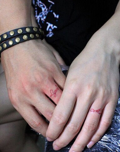 唯美清新的手指图腾纹身很适合情侣哦