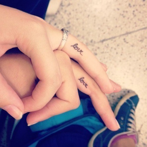 情侣手指唯美漂亮的英文纹身