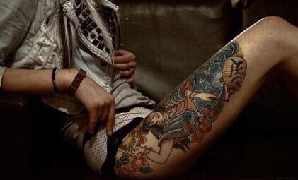 美女纹身：低调着的性感