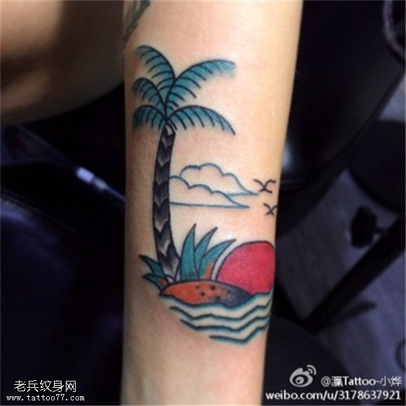 腿部彩色椰树纹身图案
