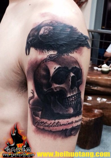 欧美风超cool乌鸦与骷髅纹身图案