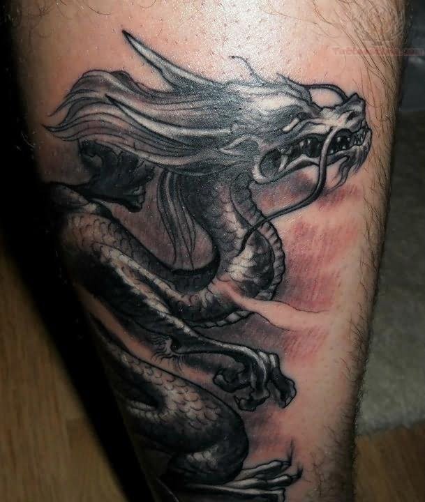 小腿上帅气的中国龙纹身