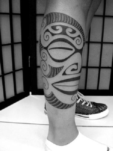 简单却不失潮流的图腾纹身
