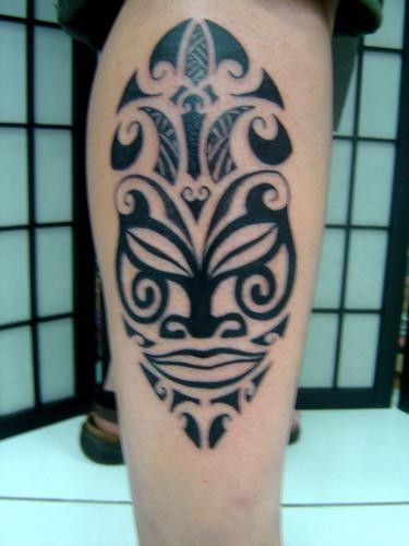 简单却不失潮流的图腾纹身