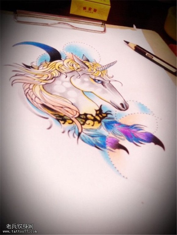 彩色独角兽羽毛纹身手稿图片