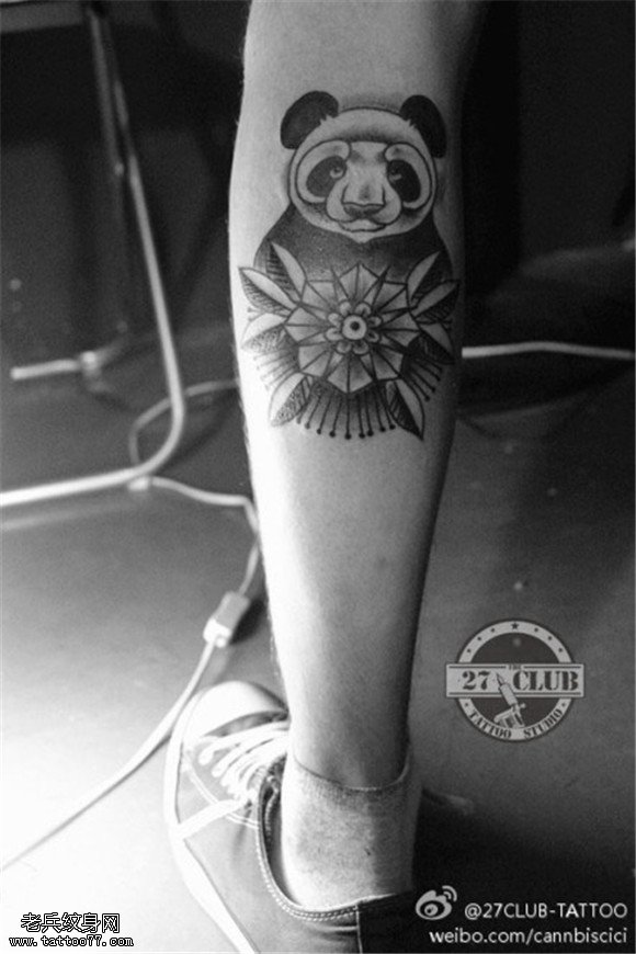 腿部熊猫纹身图片