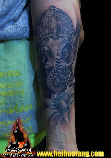 虔诚胳膊象神纹身图案