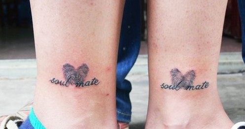 脚踝上点点滴滴的印记