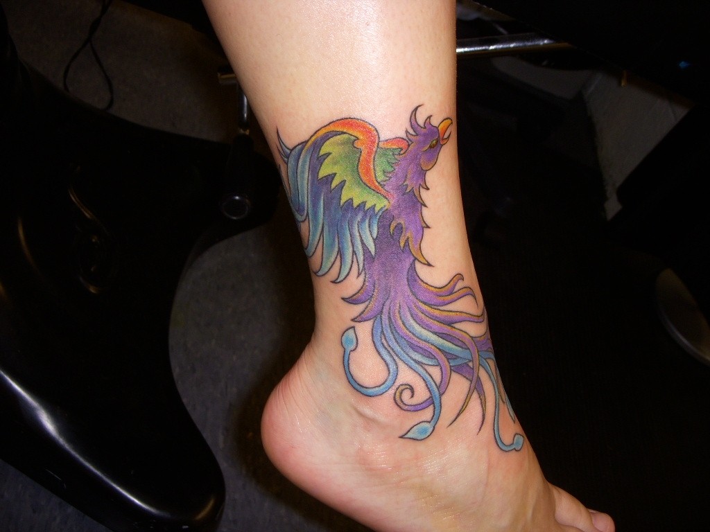 个性十足的脚踝凤凰纹身