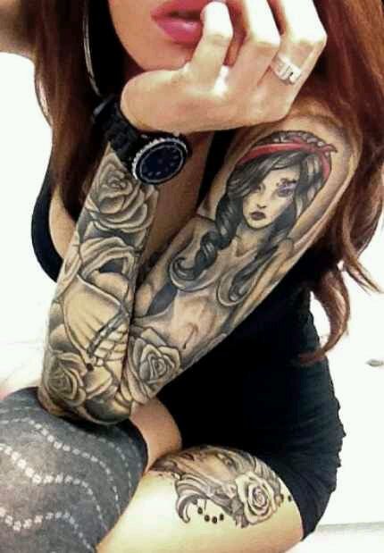 性感时尚的美女花臂纹身