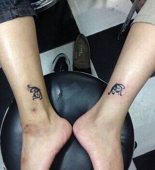 脚踝简单时尚的情侣图腾刺青
