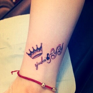 小清新脚踝皇冠图腾英文刺青