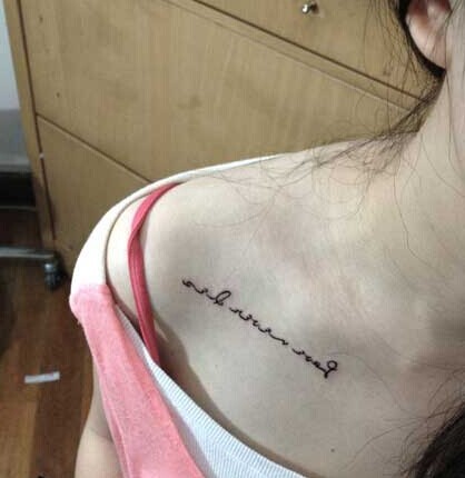 性感优雅的锁骨英文刺青