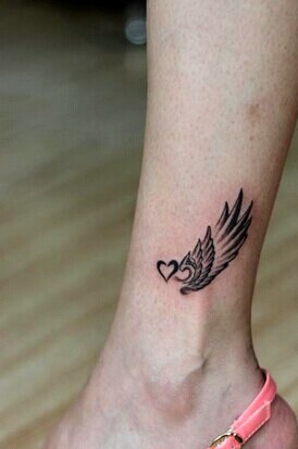 脚踝炫酷的翅膀刺青