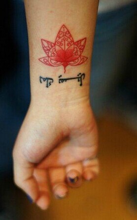 小巧时尚的手腕梵文刺青