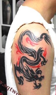 大臂帅气时尚的龙图腾刺青