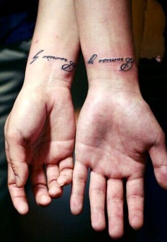 紧握你着手不放