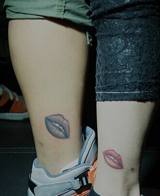 脚踝上点点滴滴的印记