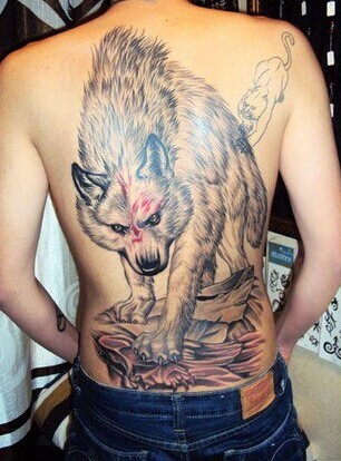 满背霸气的狼刺青