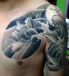 漂亮的莲花鲤鱼半甲纹身