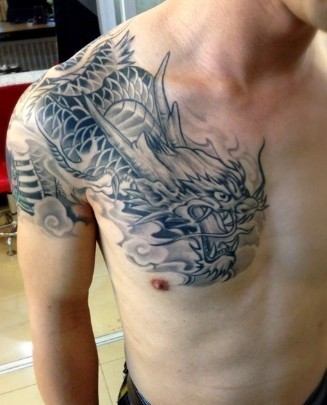超级霸气的龙半甲刺青