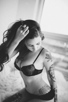 性感时尚的美女花臂纹身