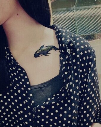 唯美性感的锁骨图腾刺青