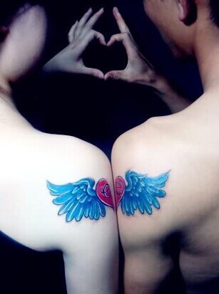 情侣肩部漂亮的翅膀刺青