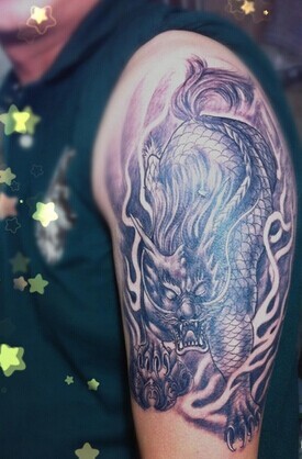 手臂帅气个性的麒麟纹身