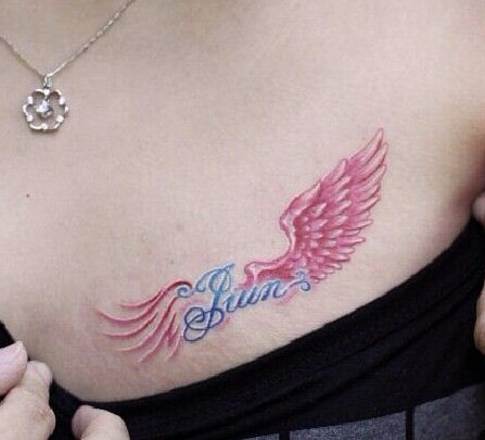 胸部时尚的翅膀图腾刺青