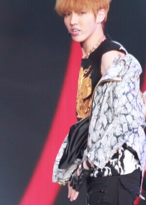 exo队员吴亦凡手臂蝎子图腾刺青