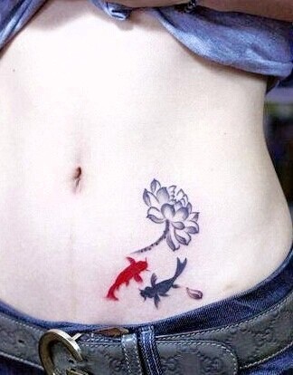 美女身上性感的鲤鱼刺青