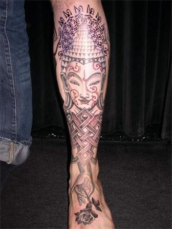 小腿部时尚的梵文刺青