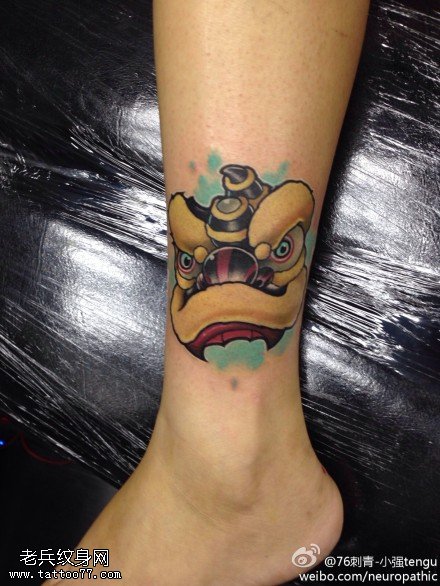 腿部彩色个性汪星人纹身图案