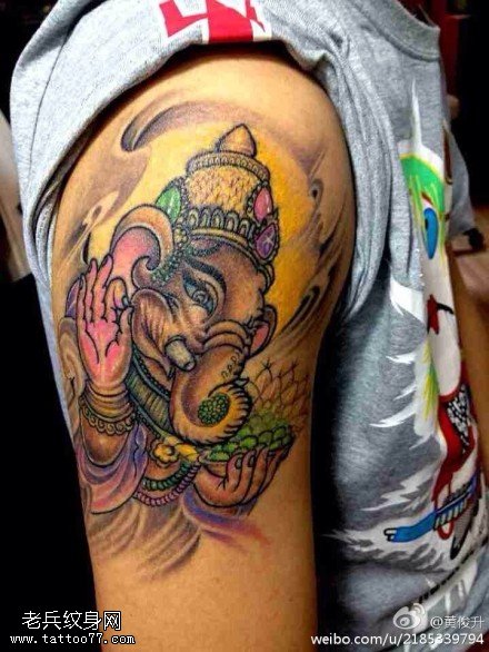 手臂彩色个性象神纹身图案
