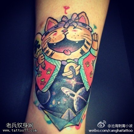 腿部彩色卡通猫咪纹身图片