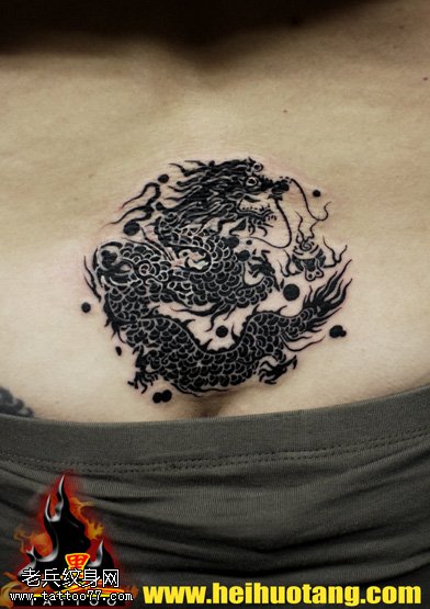 点刺水墨色圆形团云神龙纹身图案