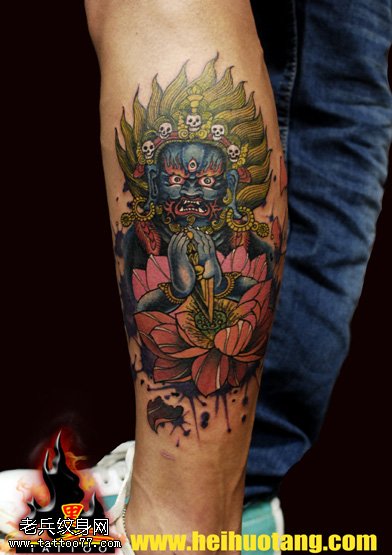 腿部手持匕首莲花金刚纹身图案