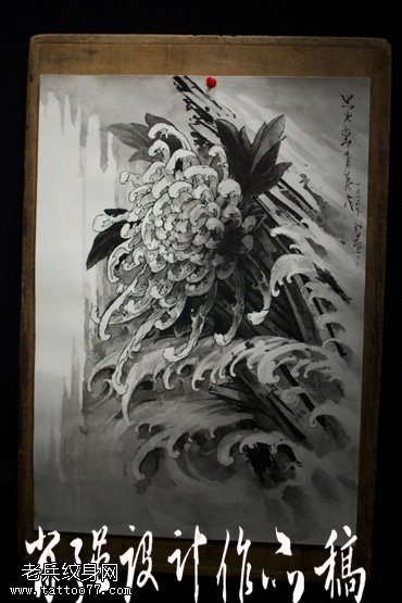 水上写意墨色菊花纹身图案
